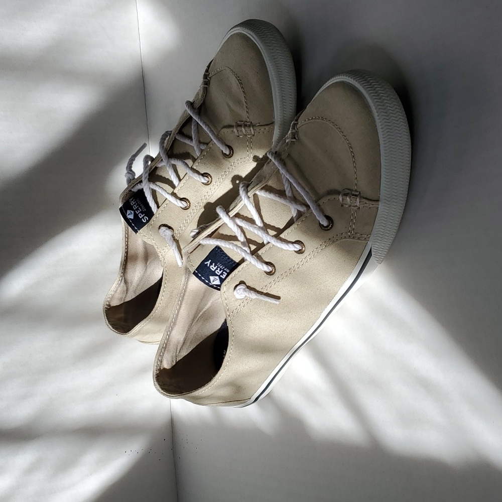 Women's size 9 Sperry shoes